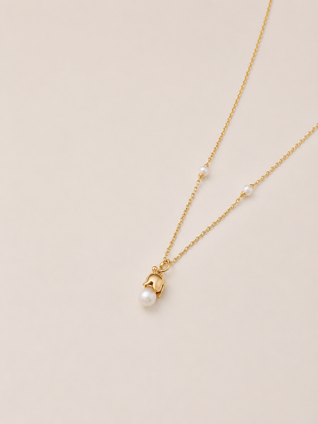 Floating Pearl Necklace