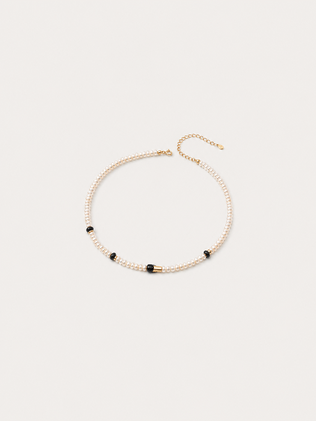 Noir Pearl Beaded Necklace Image principale du produit