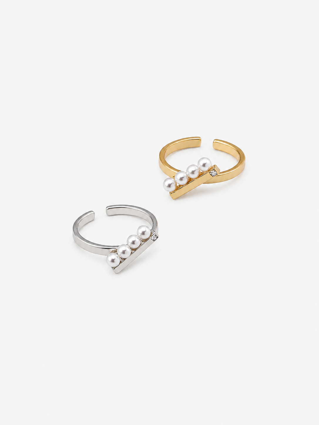 Luna Pearl Bar Open Ring Main image