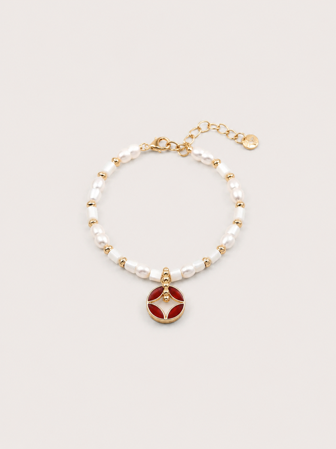 Scarlet Medallion Pearl Bracelet Main image