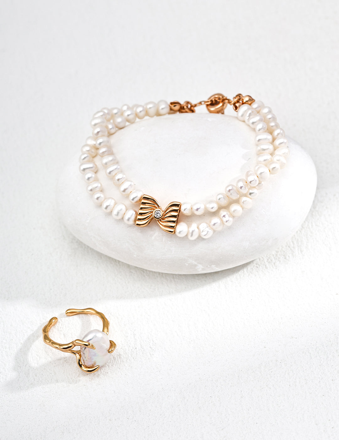 Nacre Bow Pearl Bracelet