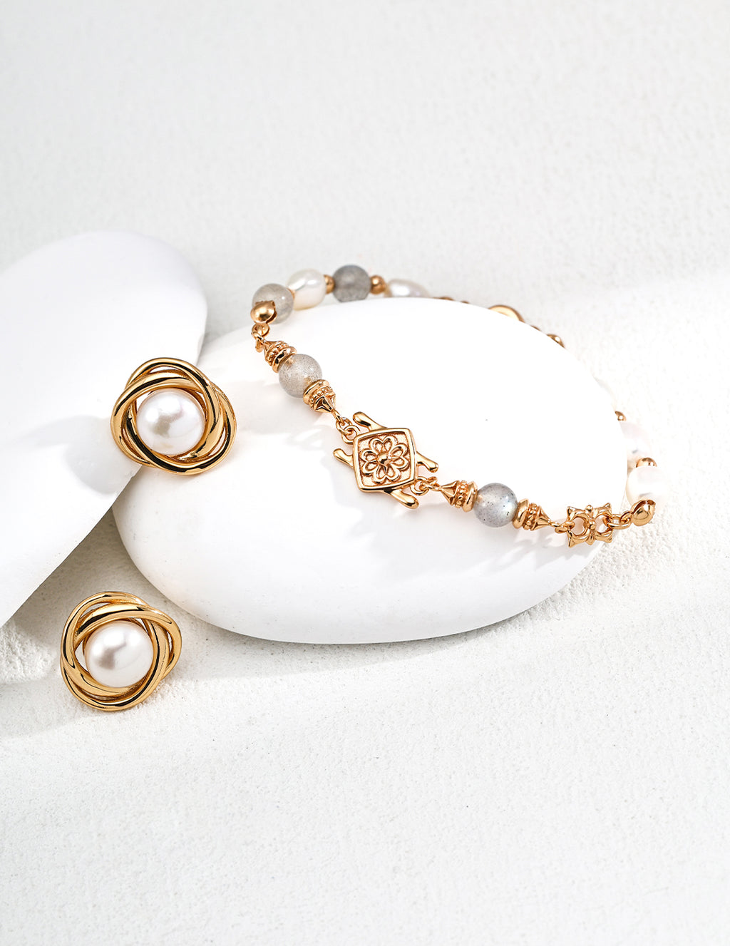 Luna Flora Pearl Bracelet