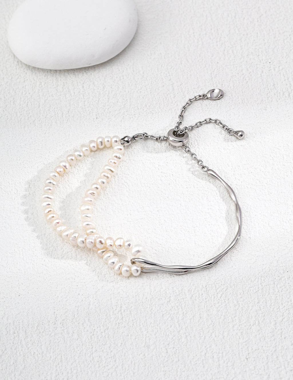 Lumi Twist Pearl Bracelet