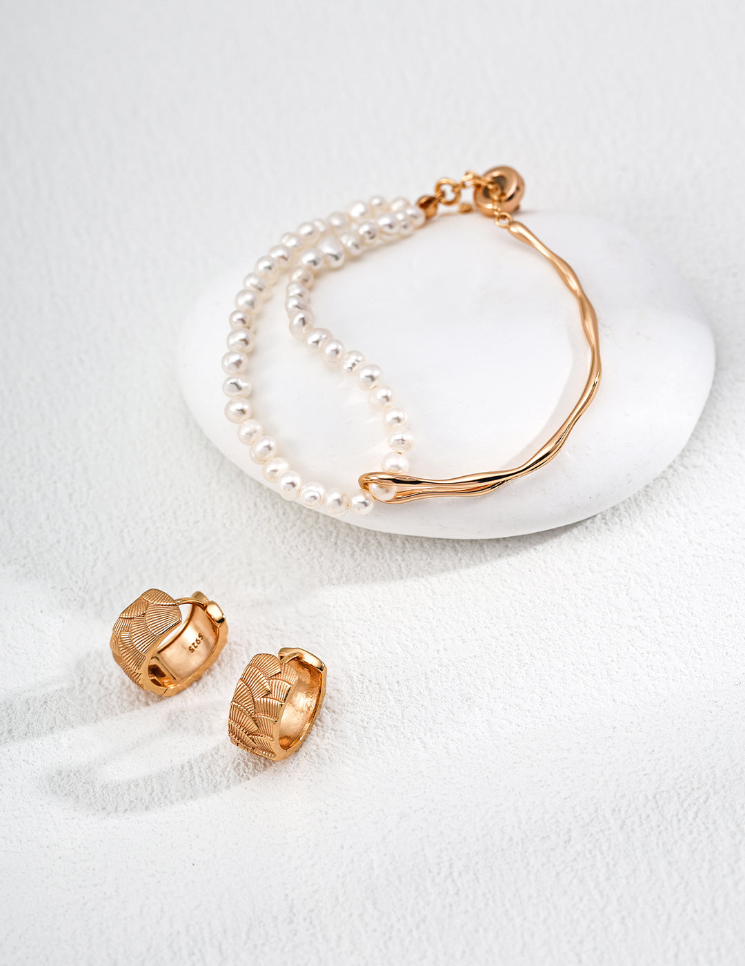 Lumi Twist Pearl Bracelet