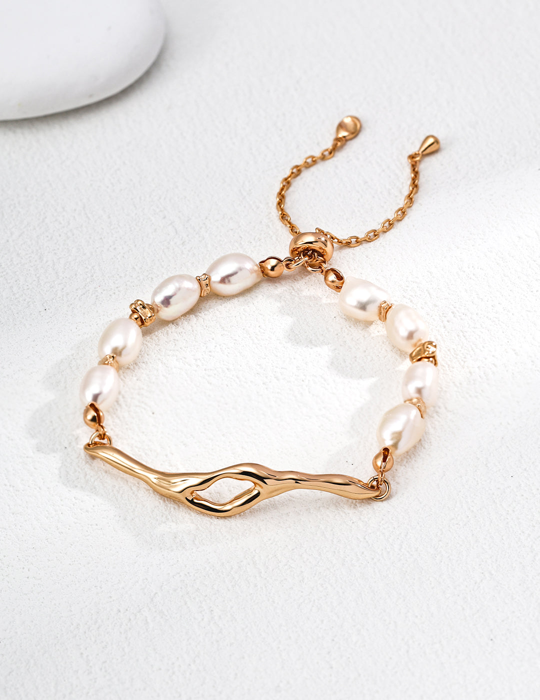 Nacre Flow Pearl Bracelet