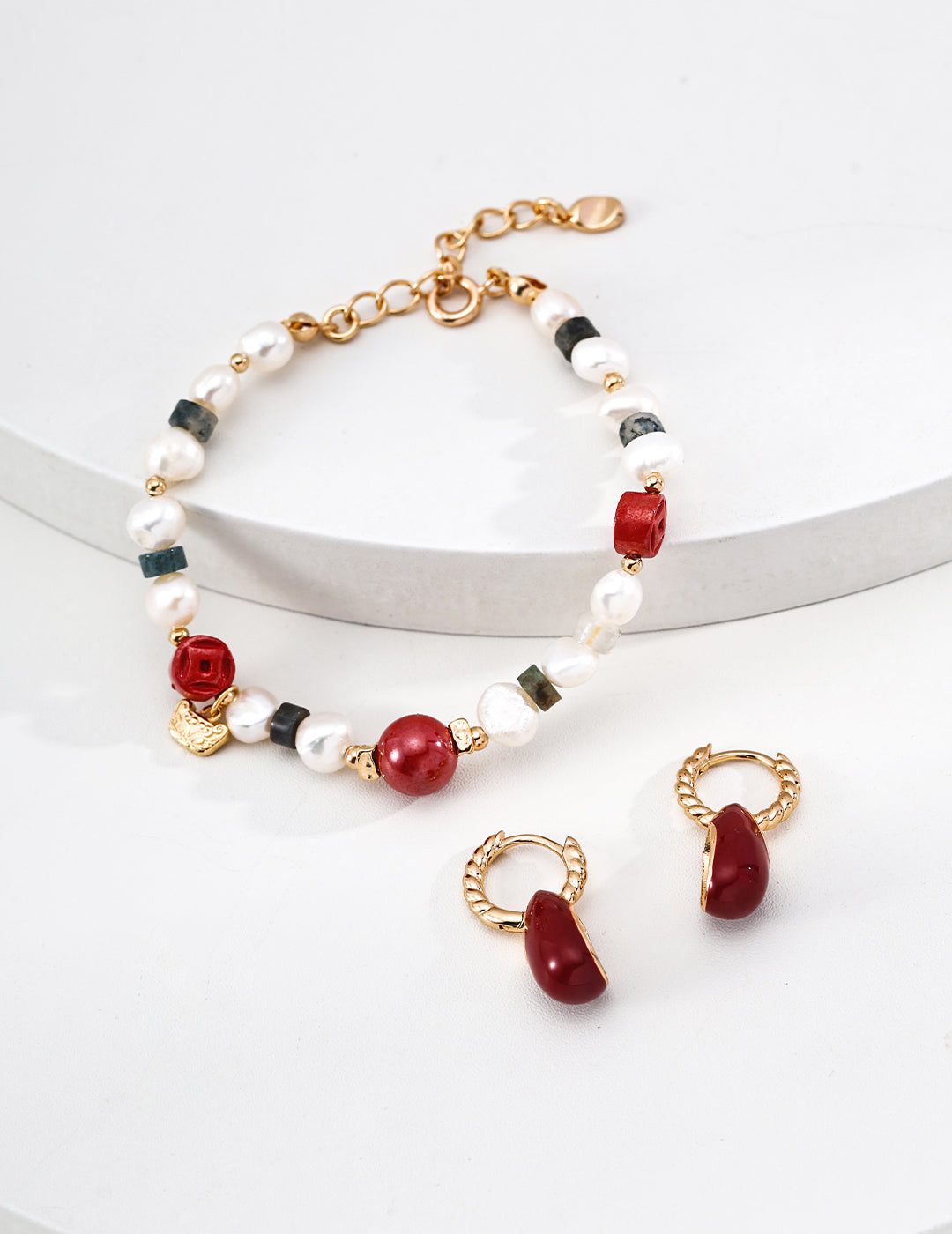 Rouge Noir Pearl Bracelet