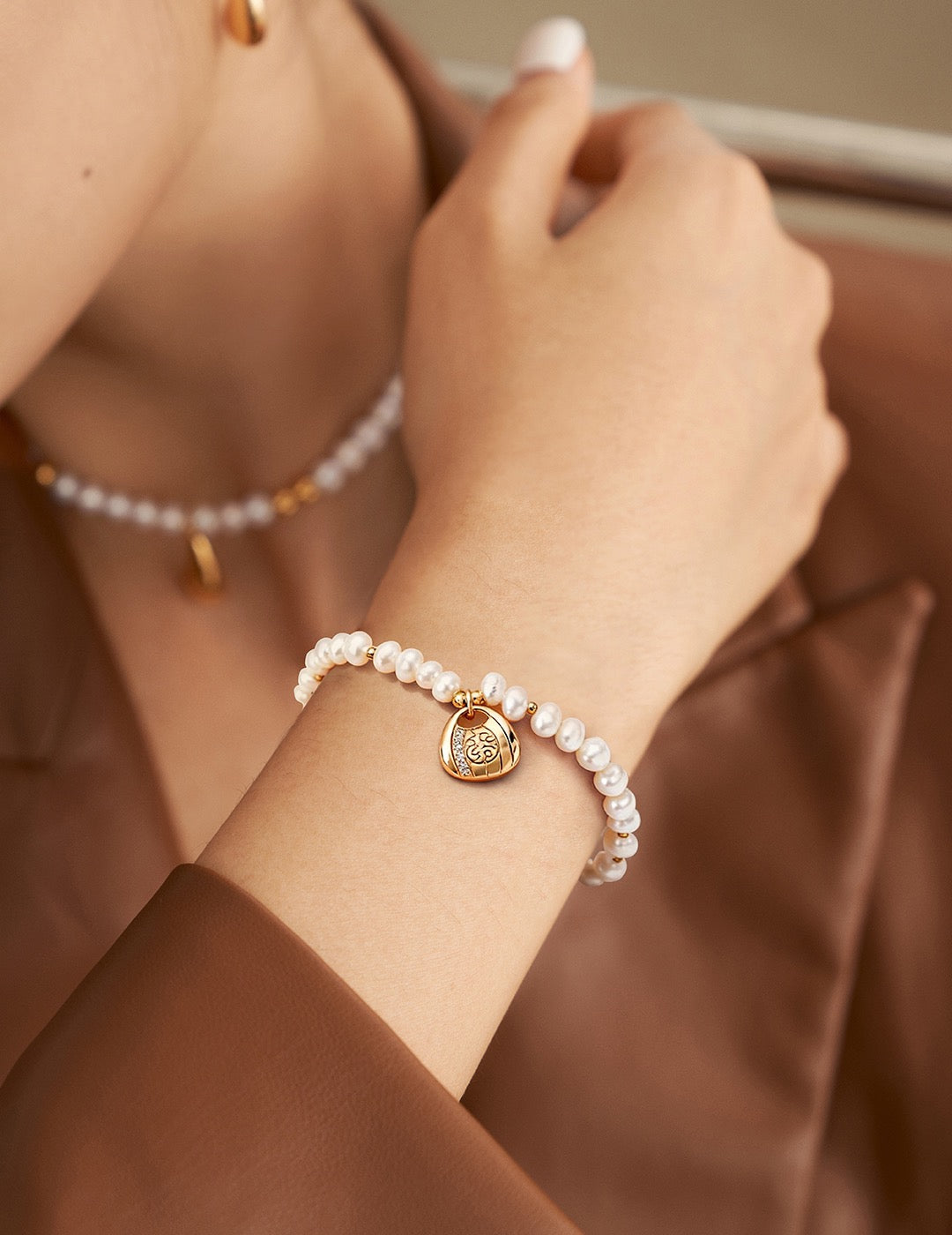 Lumi Pearl Charm Bracelet
