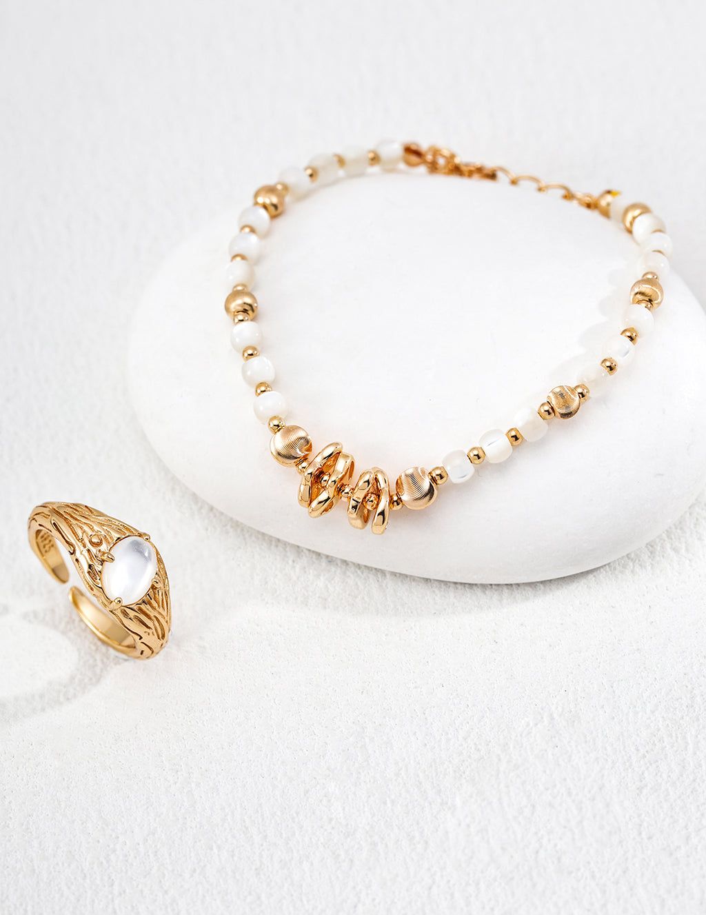 Nacre Flow Beaded Bracelet