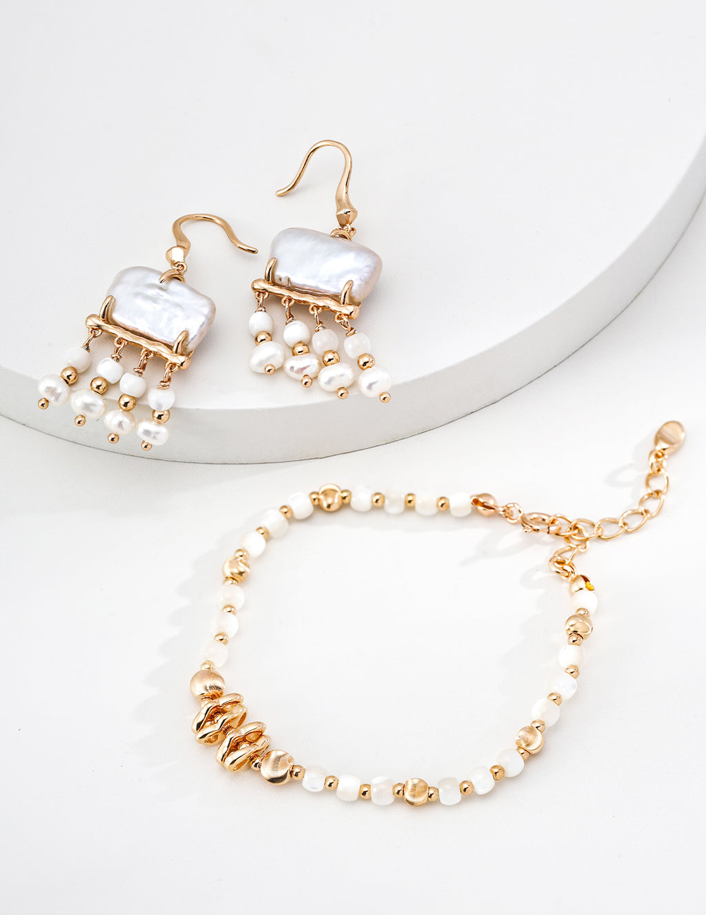 Nacre Flow Beaded Bracelet