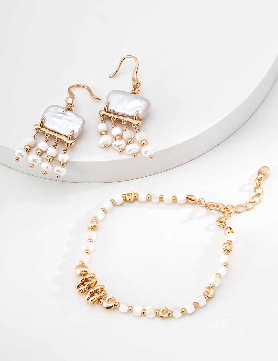 Nacre Flow Beaded Bracelet