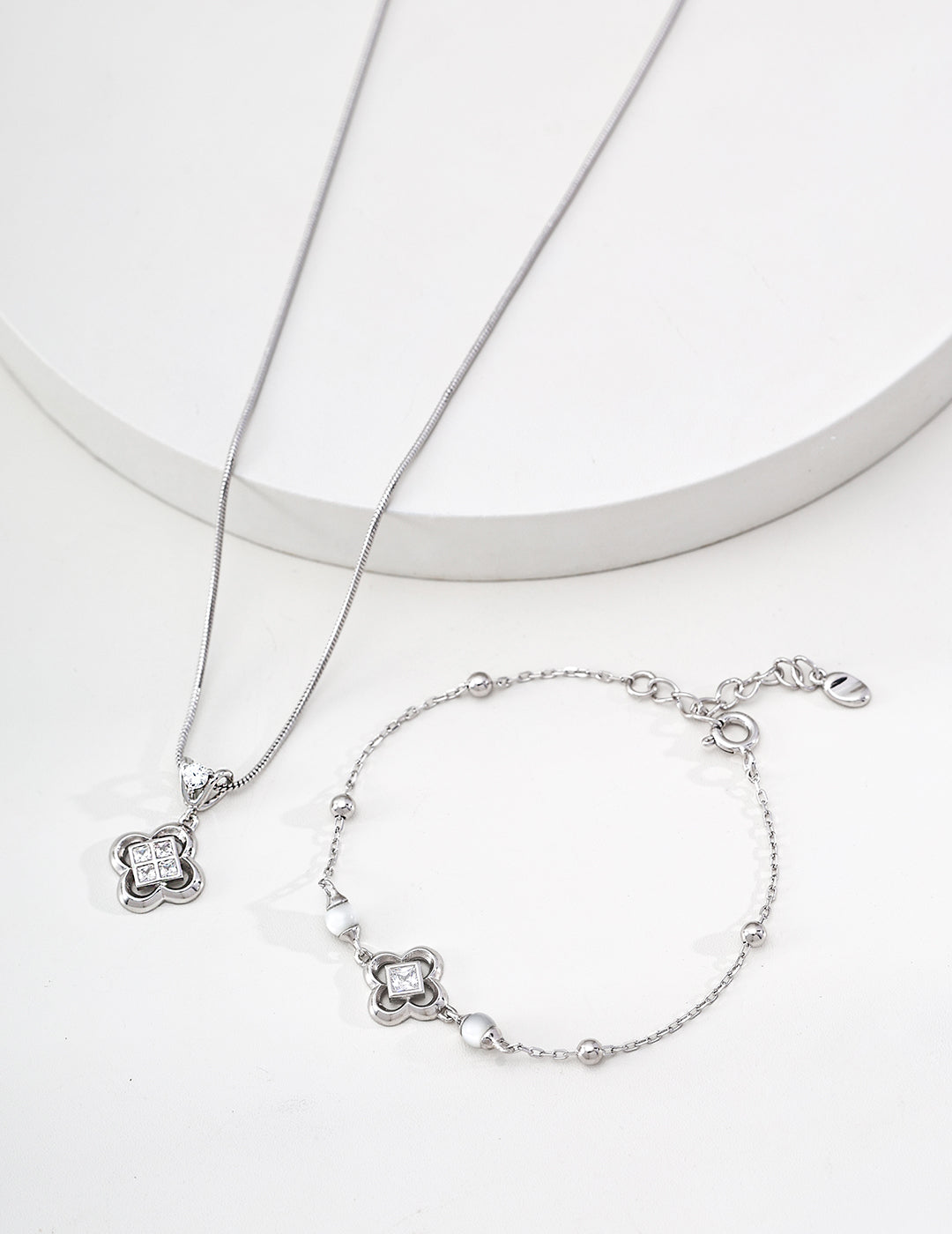 Fleur Pearl Chain Bracelet