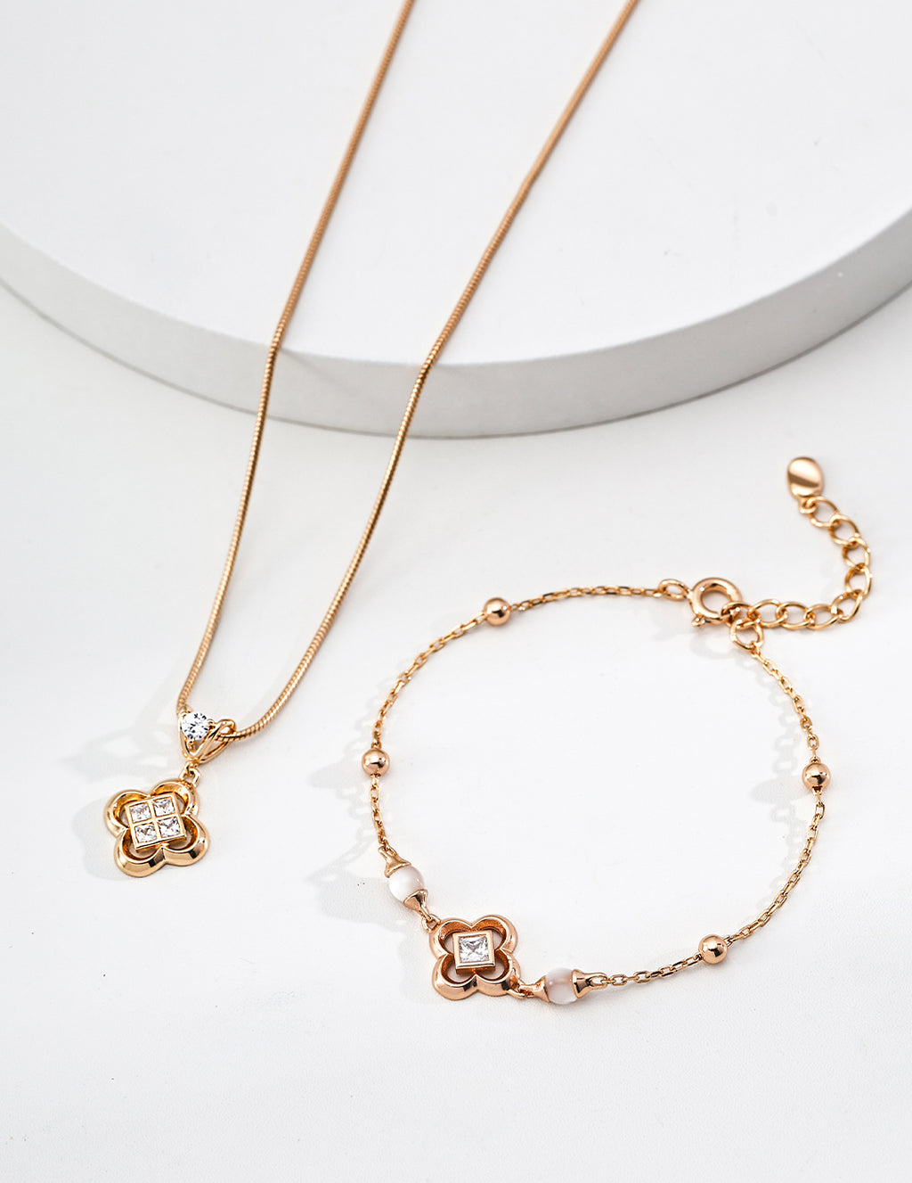 Fleur Pearl Chain Bracelet