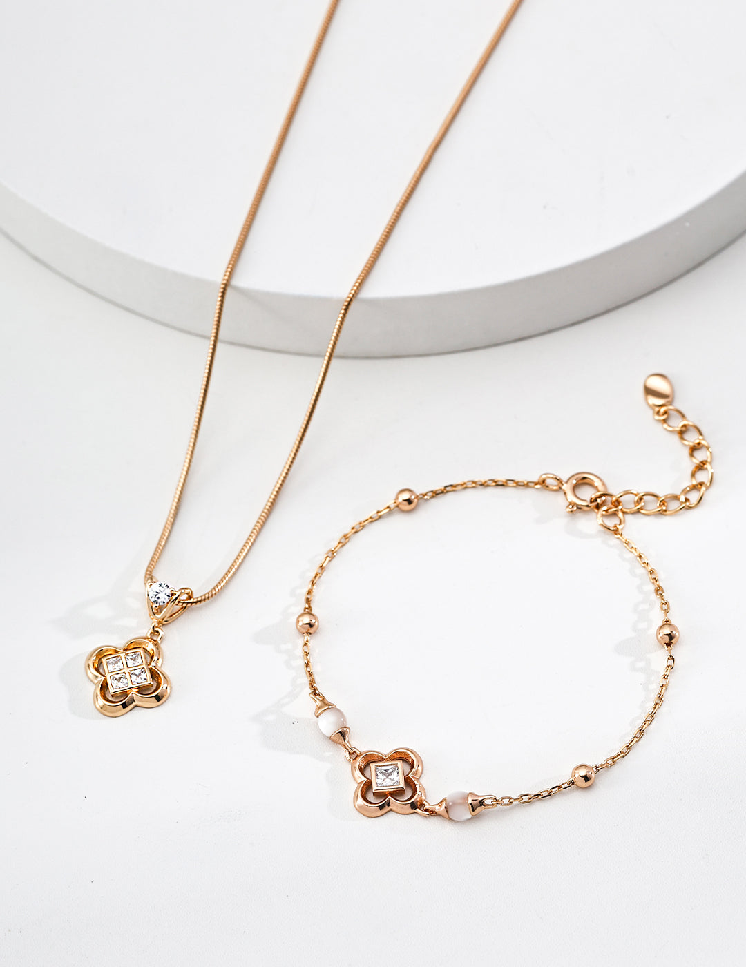 Fleur Pearl Chain Bracelet