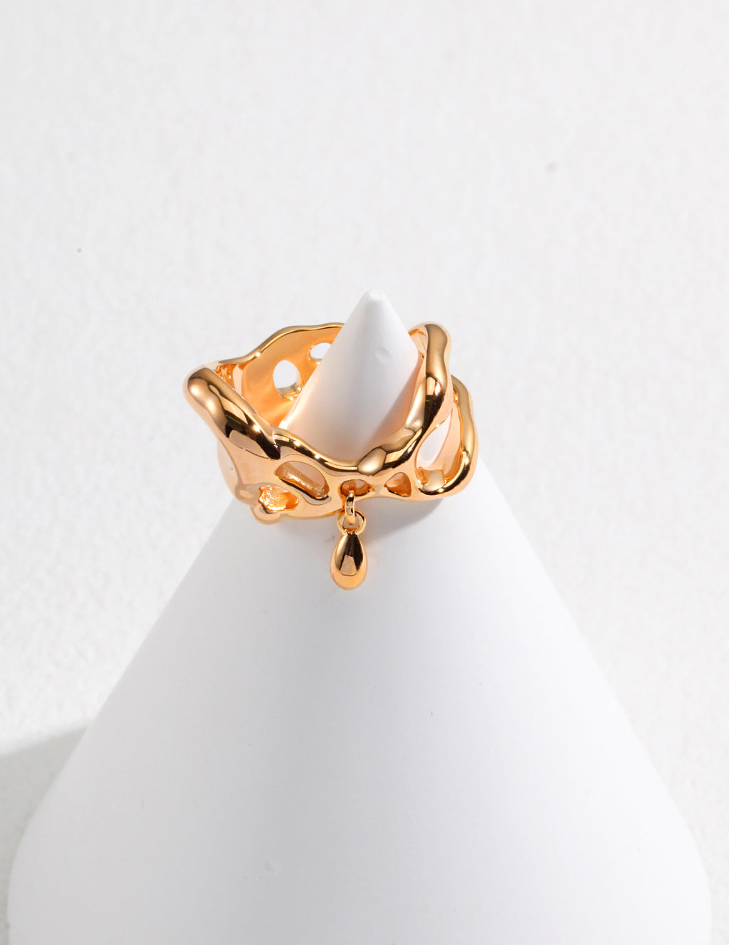 Mira Droplet Ring