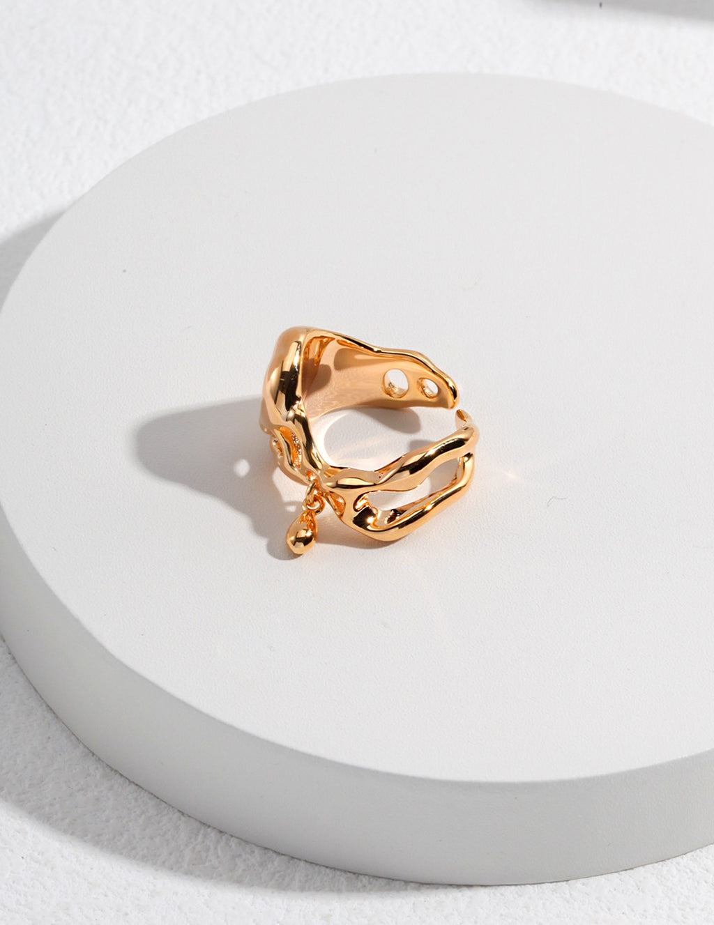 Mira Droplet Ring