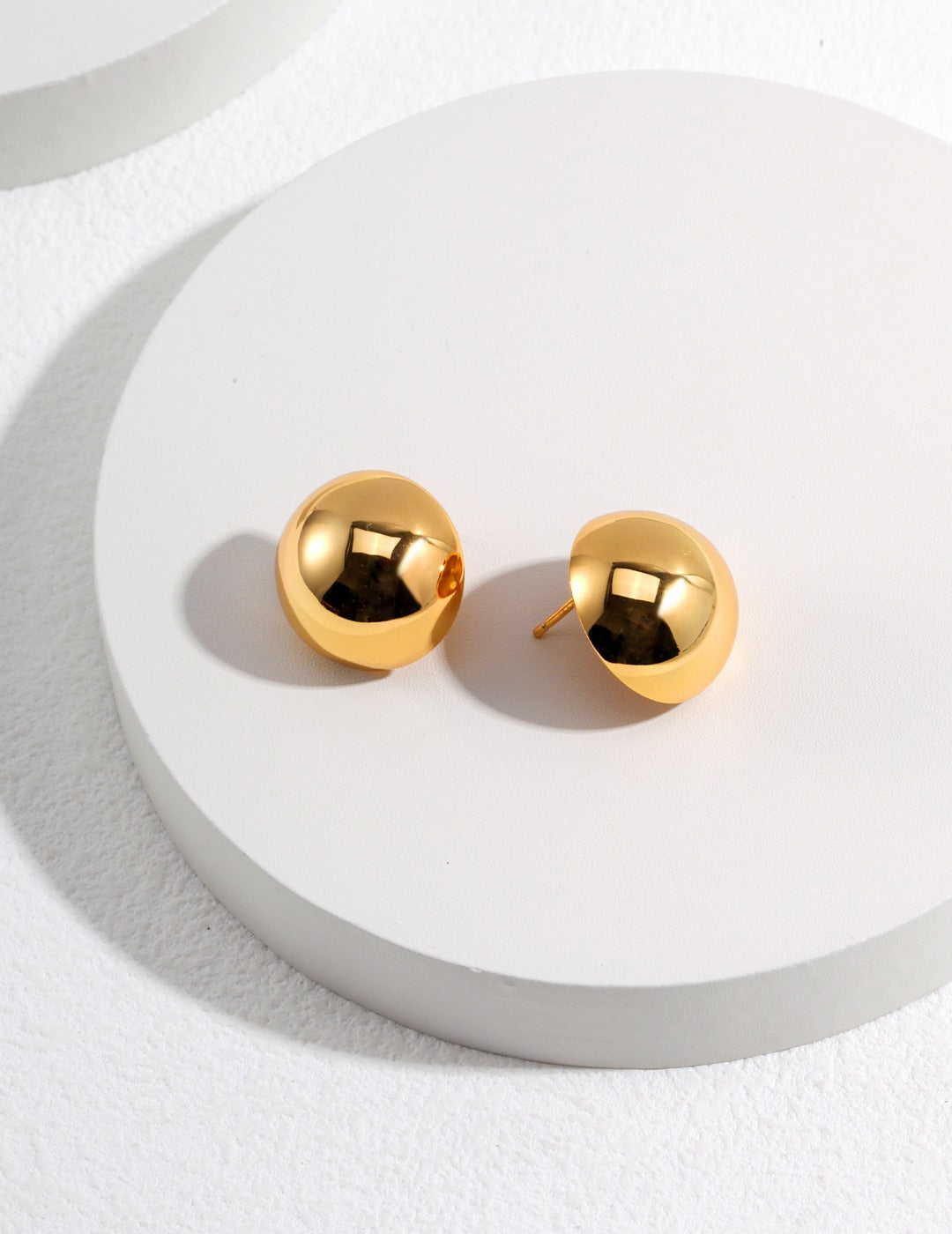 Dôme Ball Stud Earrings Secondary image