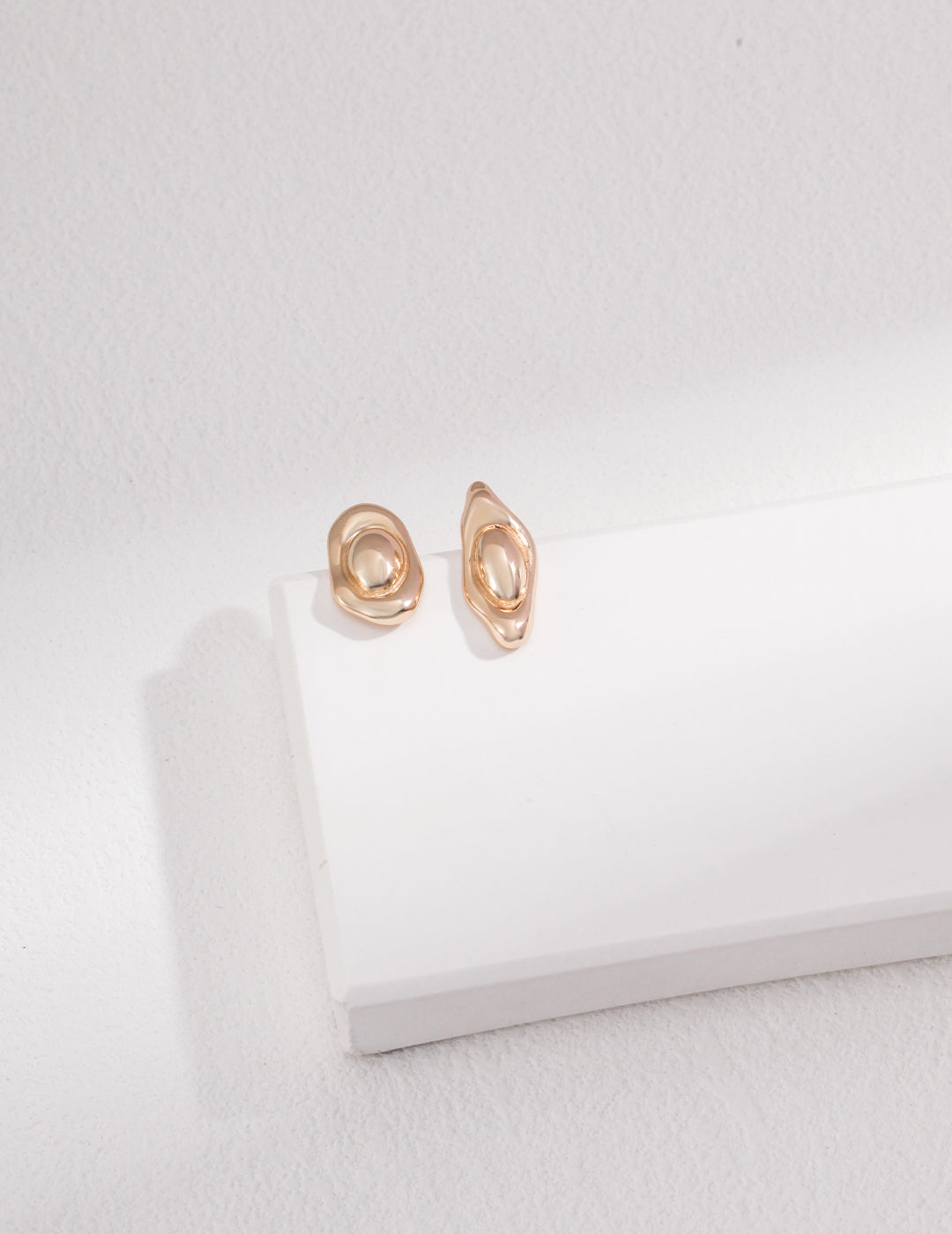 Mira Oval Stud Earrings