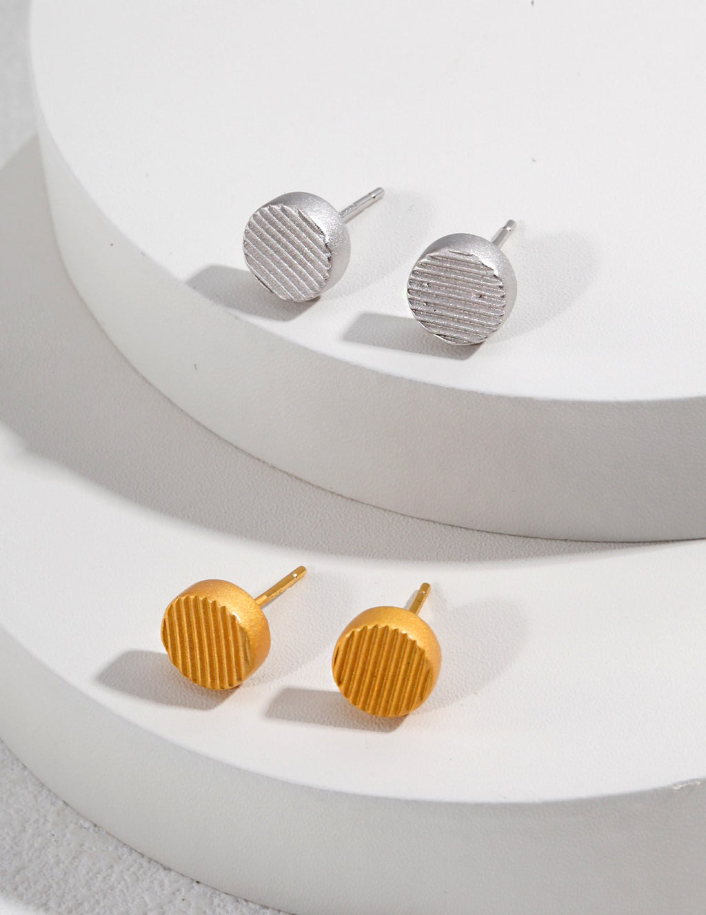 Linea Ribbed Stud Earrings