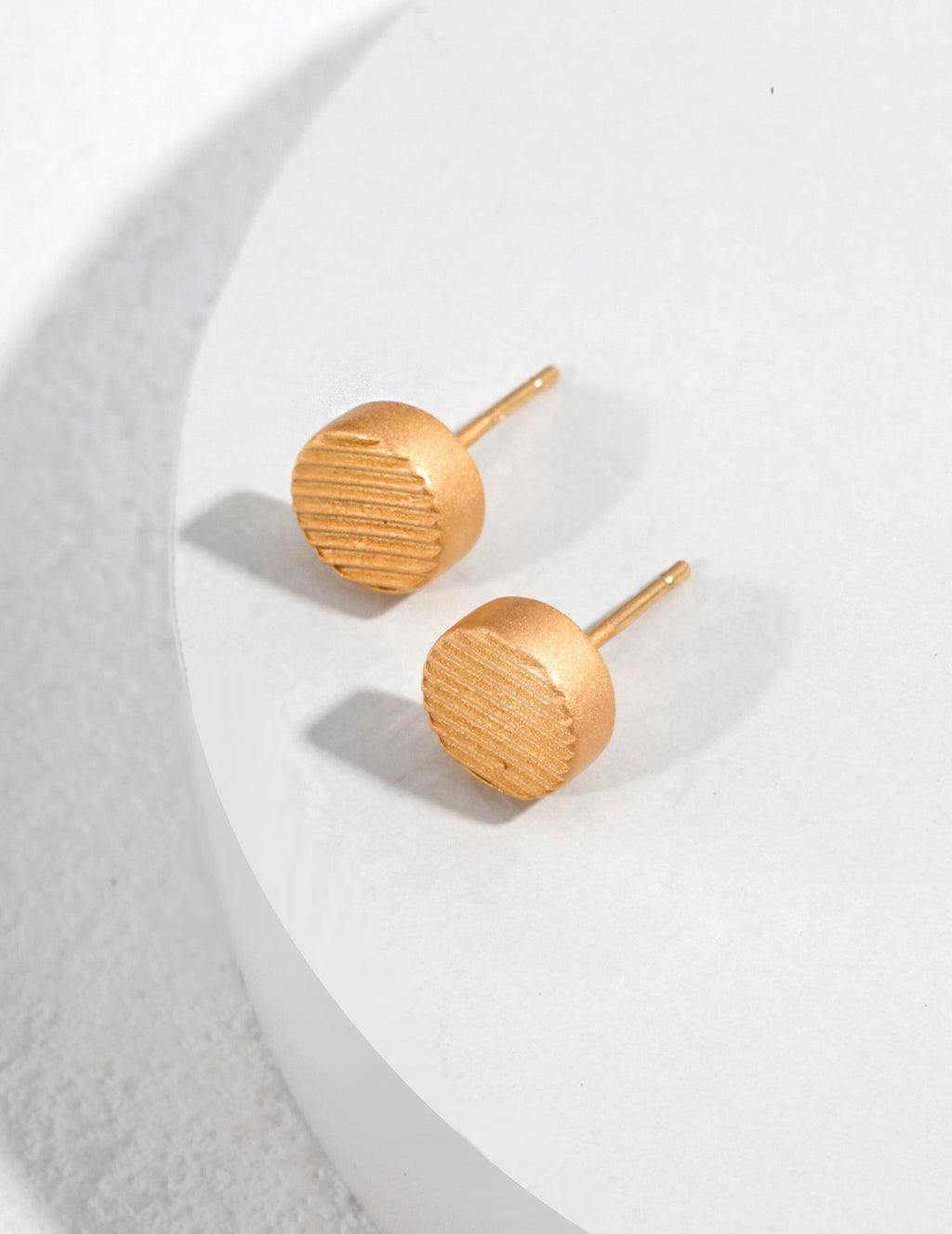 Linea Ribbed Stud Earrings