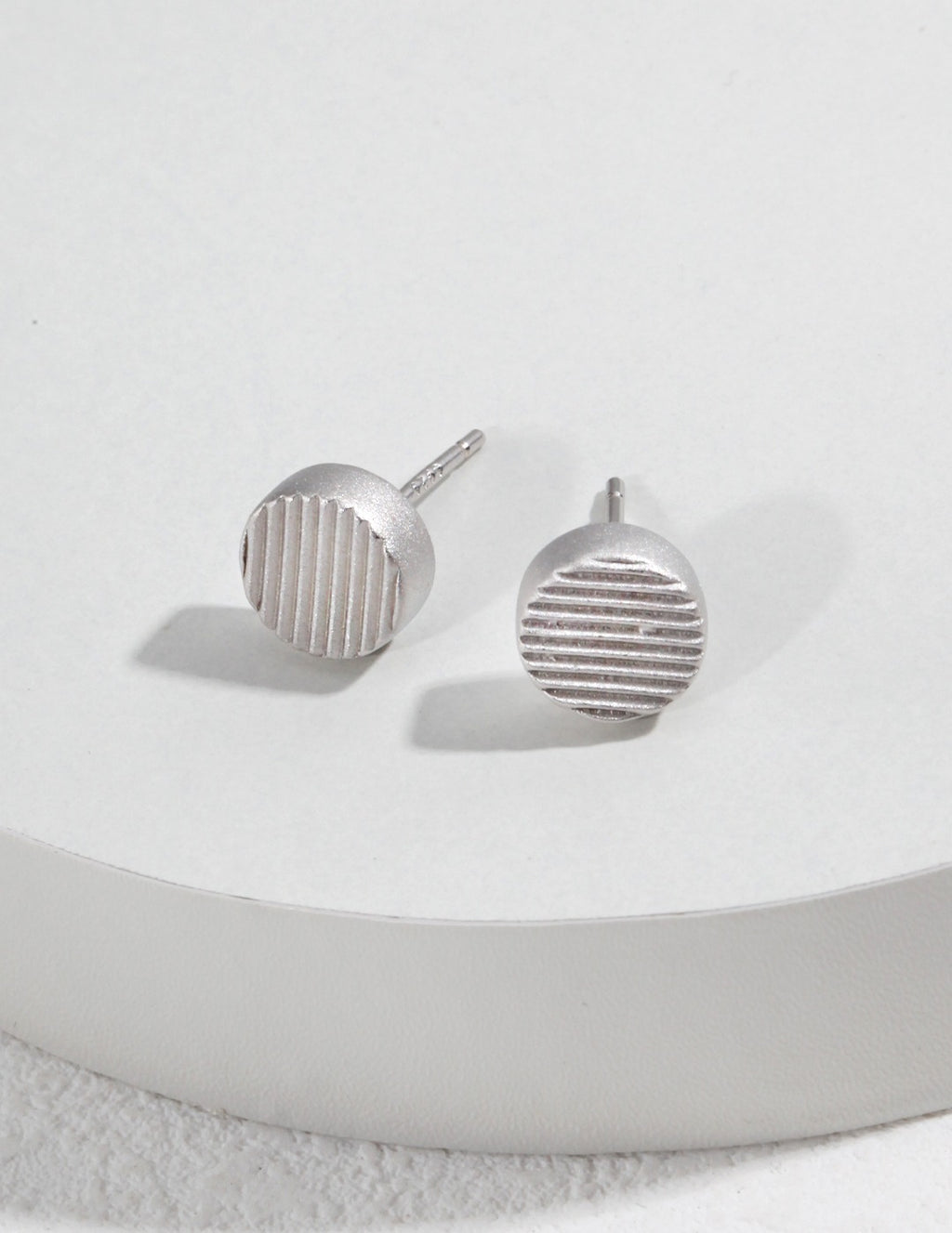 Linea Ribbed Stud Earrings