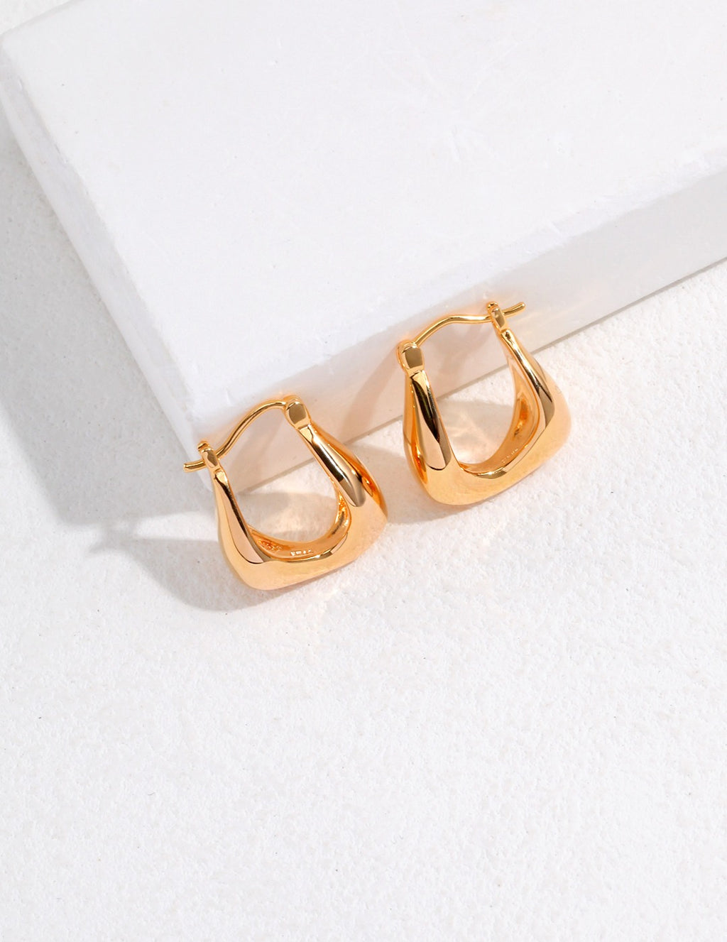 Dôme Teardrop Hoop Earrings