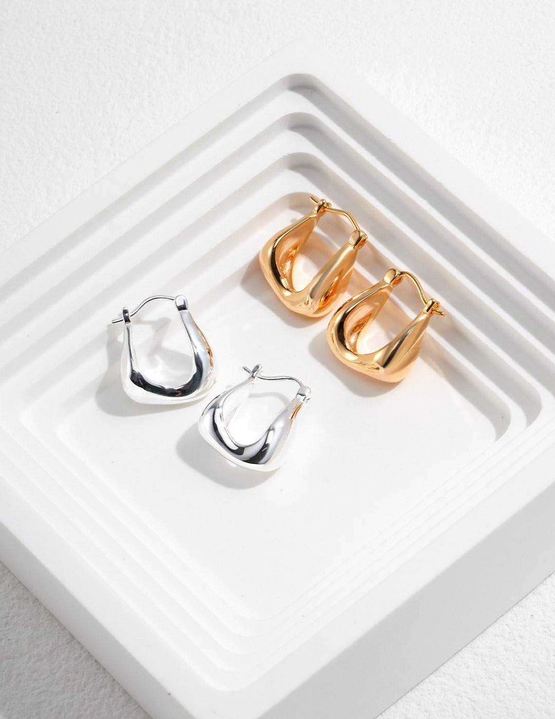 Dôme Teardrop Hoop Earrings