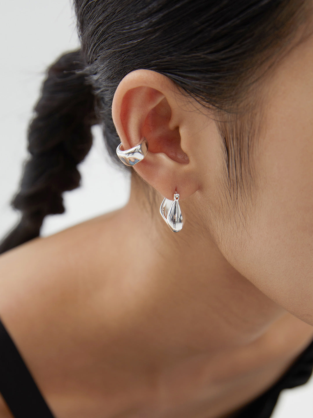 Dôme Teardrop Hoop Earrings