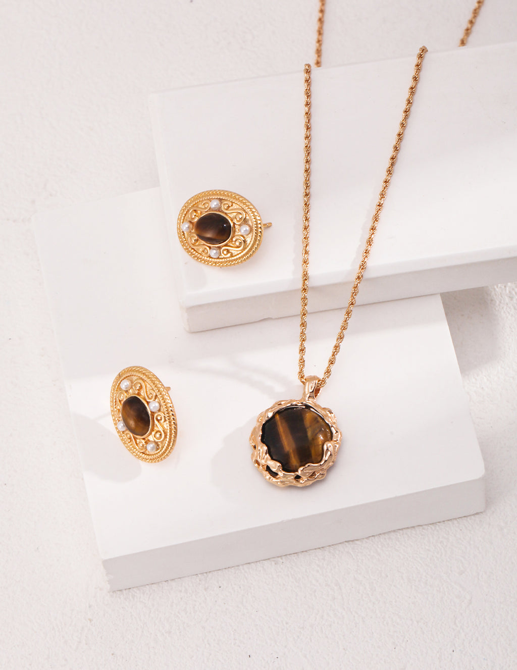 Sienna Pearl Stud Earrings