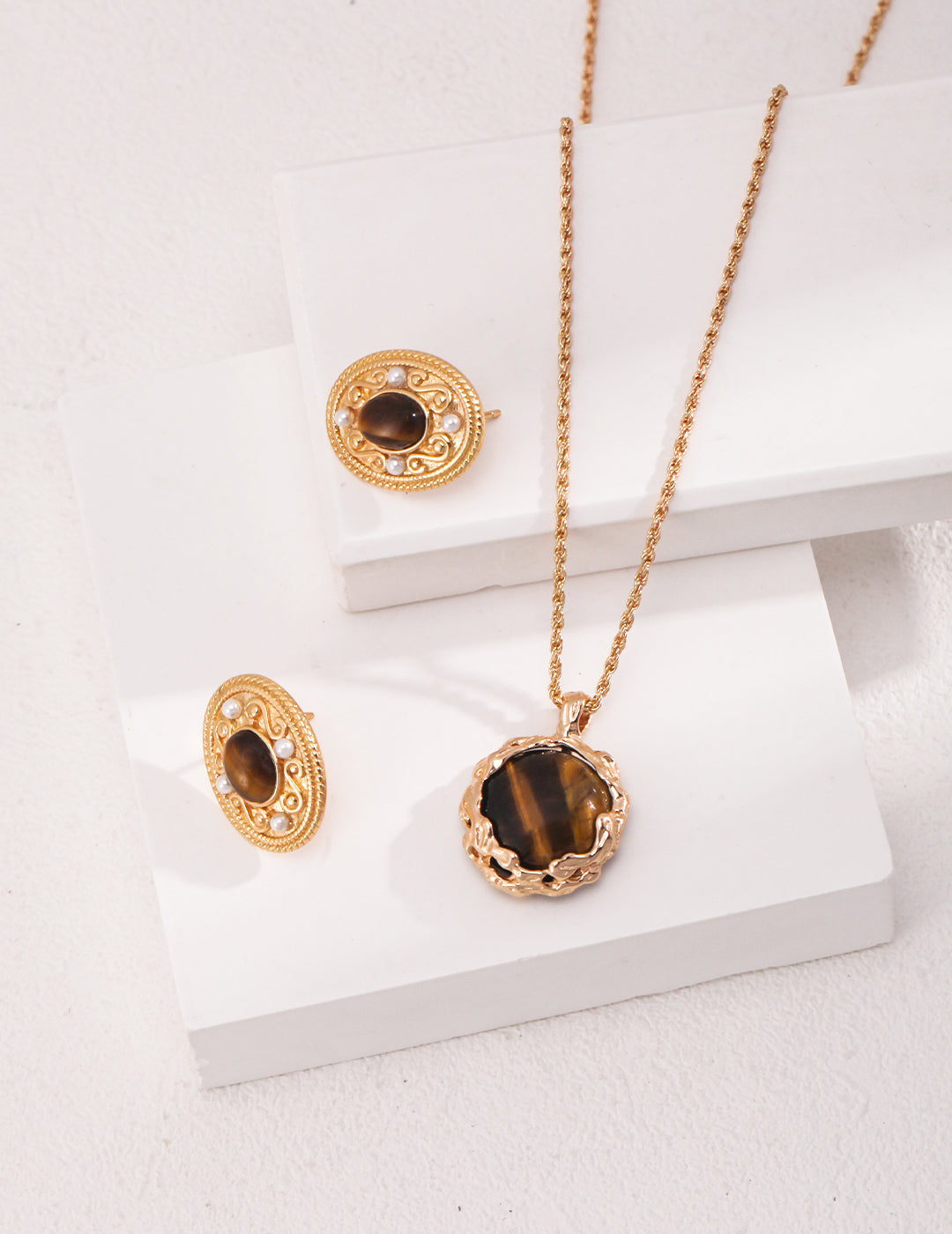 Sienna Pearl Stud Earrings