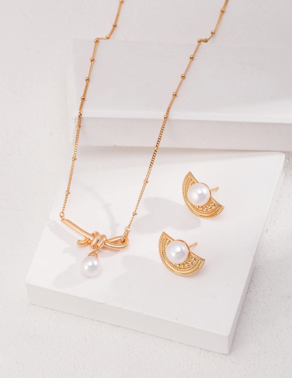 Lumi Pearl Knot Necklace