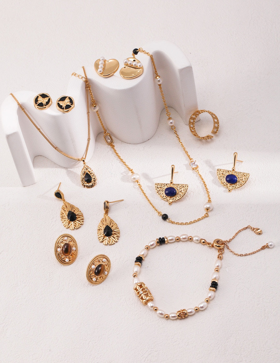 Noir Sunburst Necklace
