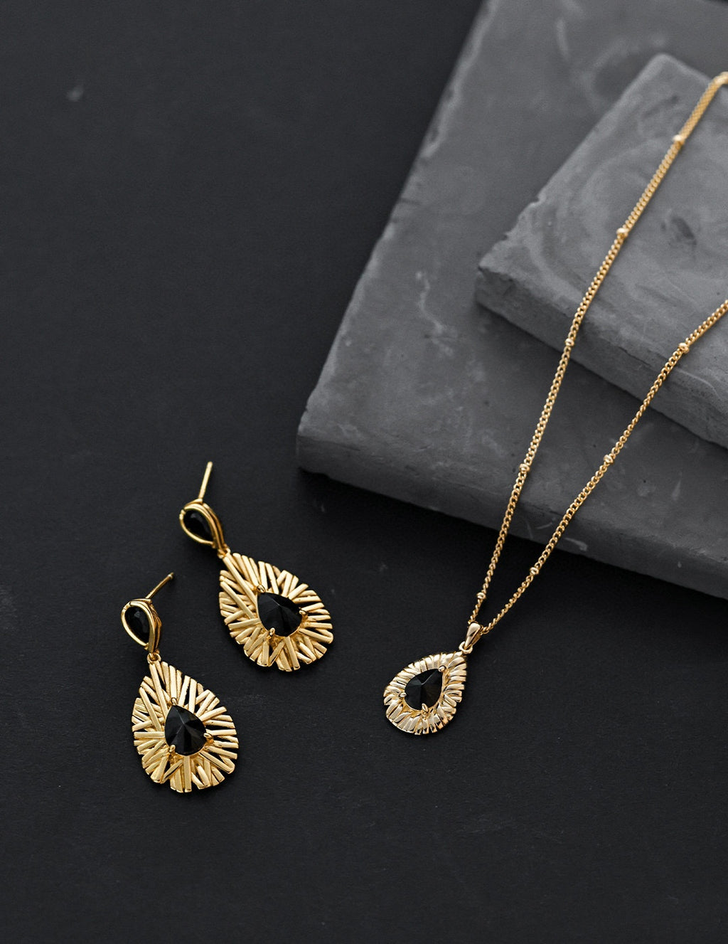 Noir Sunburst Necklace