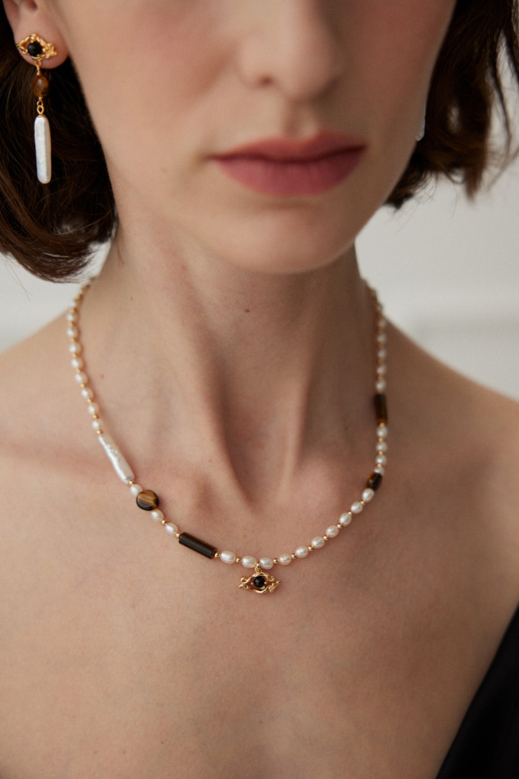 Noir Eye Pearl Necklace
