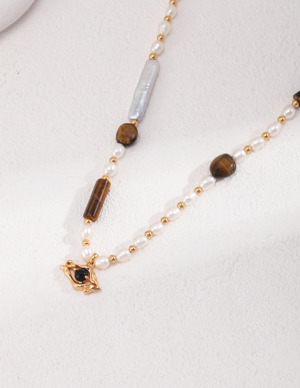 Noir Eye Pearl Necklace