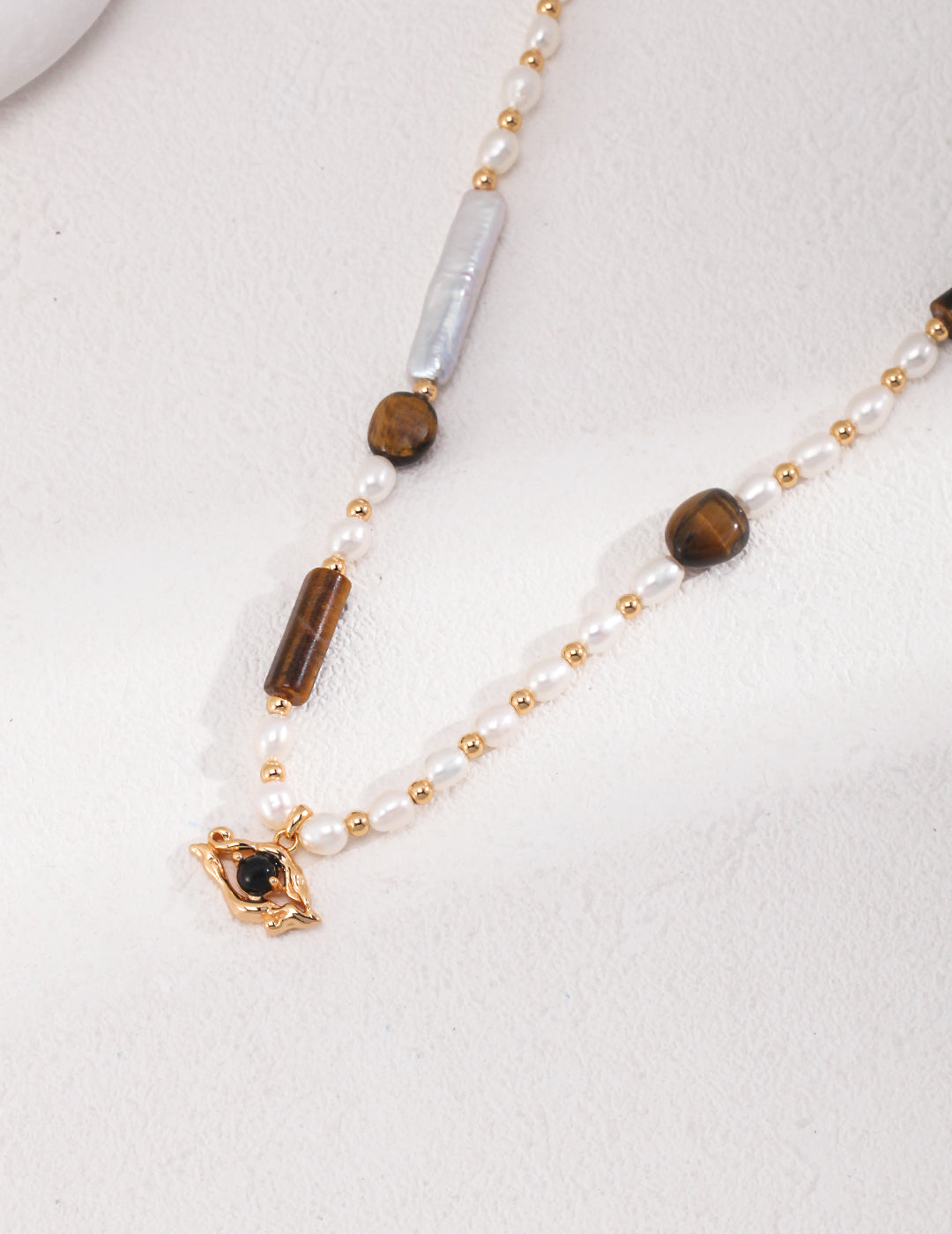 Noir Eye Pearl Necklace