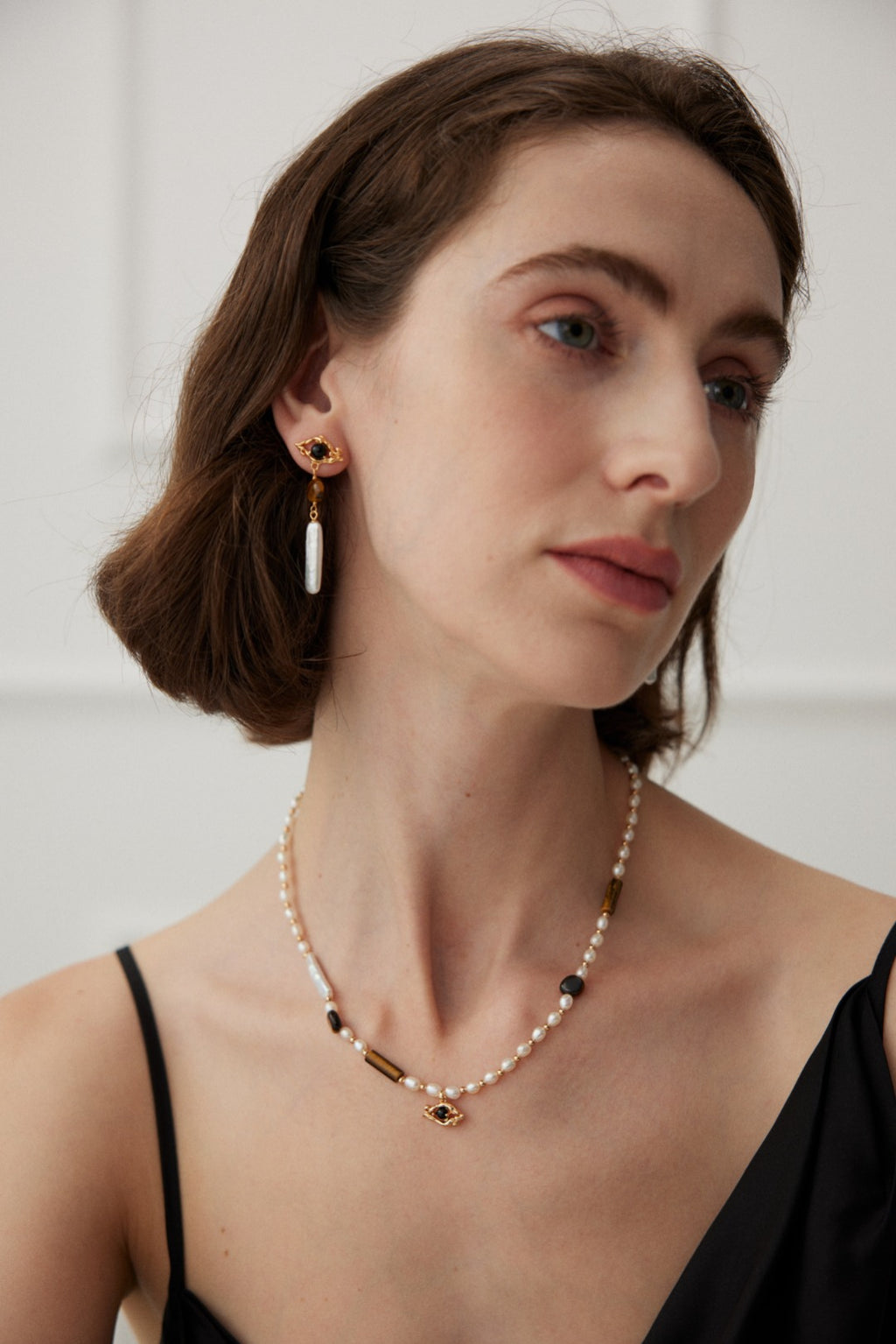 Noir Eye Pearl Necklace
