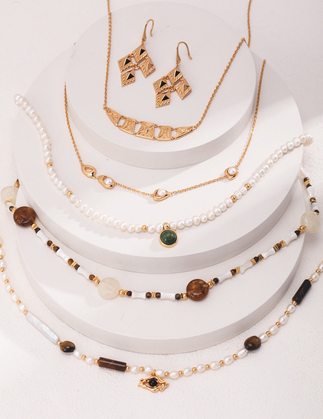 Noir Eye Pearl Necklace