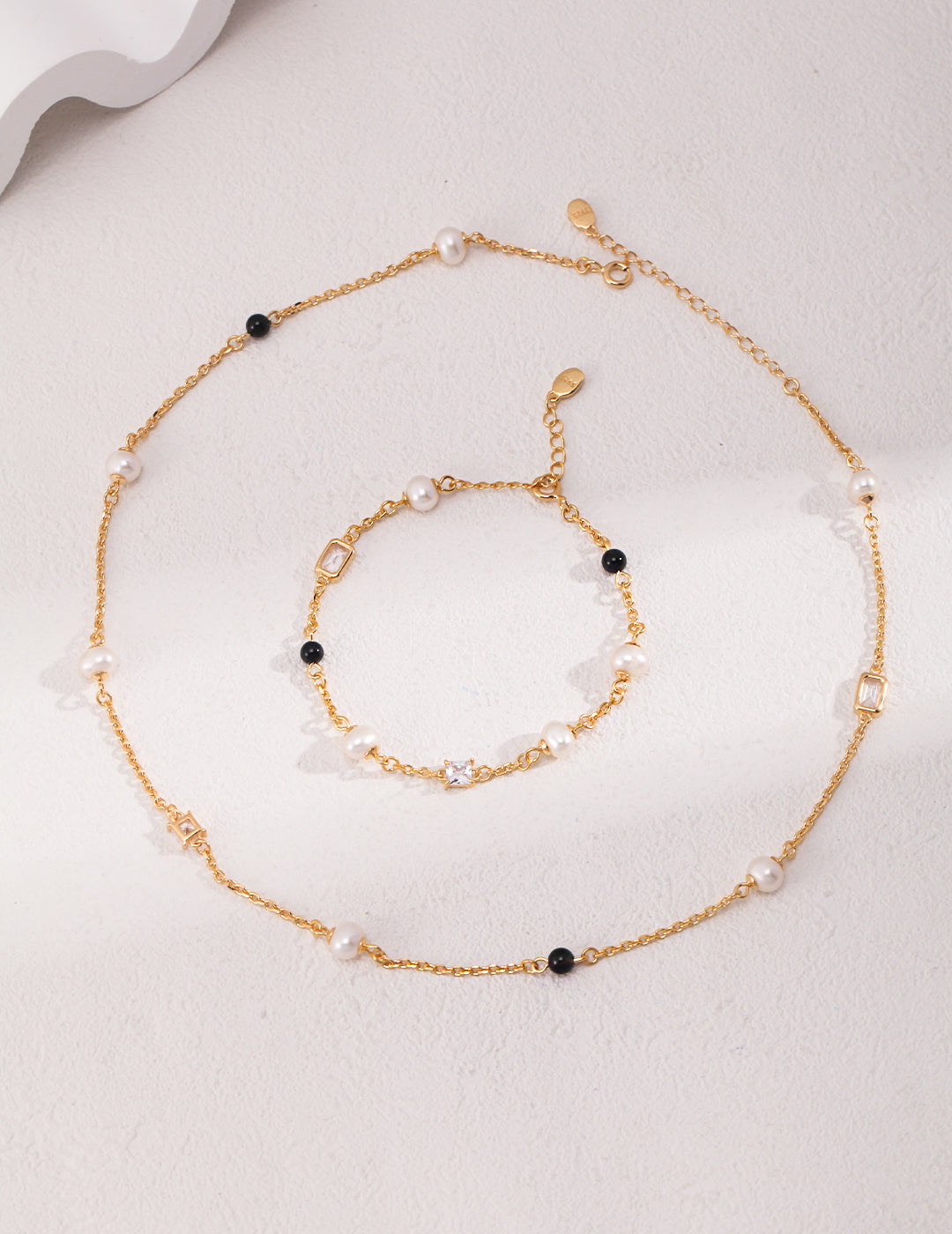 Pearl Noir Station Necklace