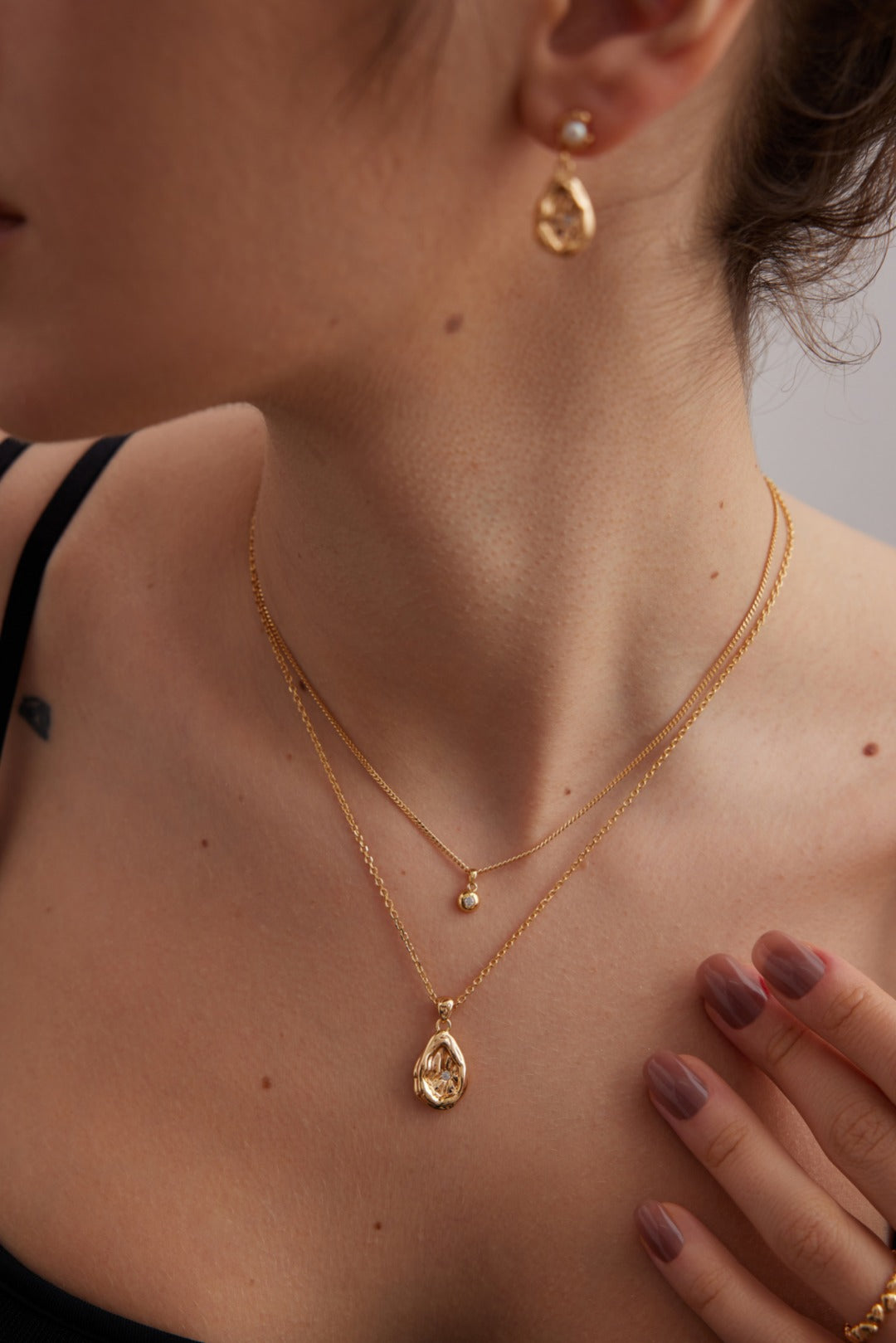 Bezel Crystal Pendant Necklace Secondary image