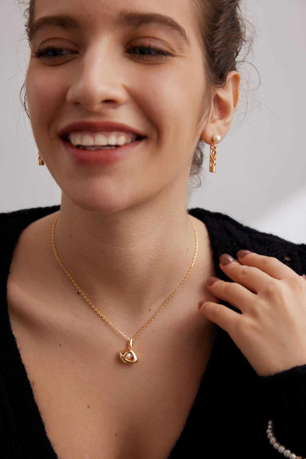 Sculpted Gold Pendant Necklace