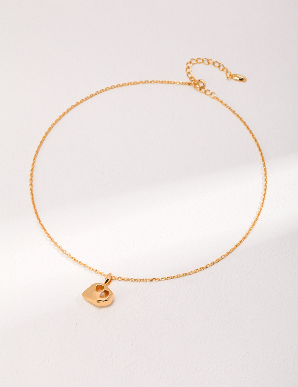 Sculpted Gold Pendant Necklace