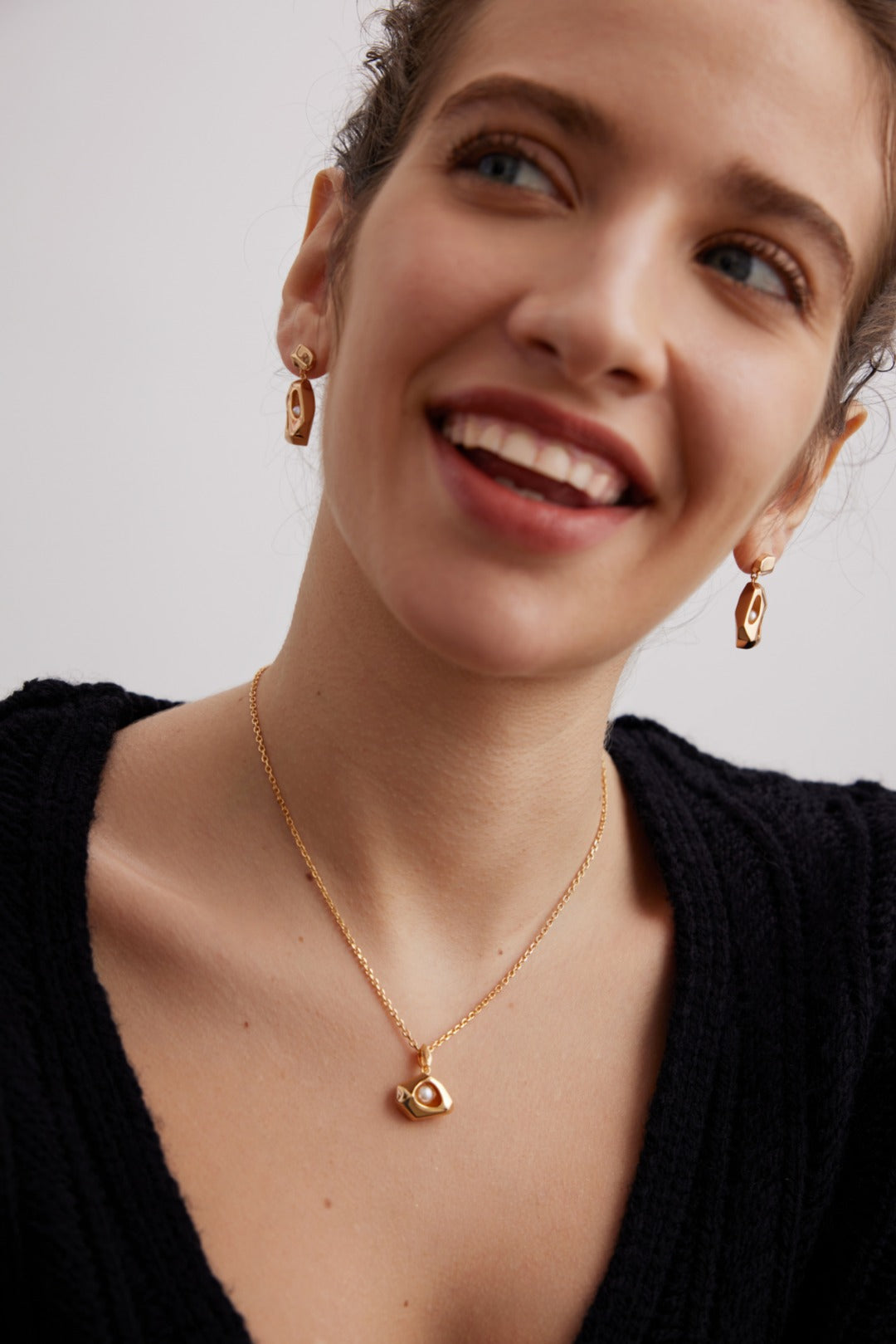 Sculpted Gold Pendant Necklace