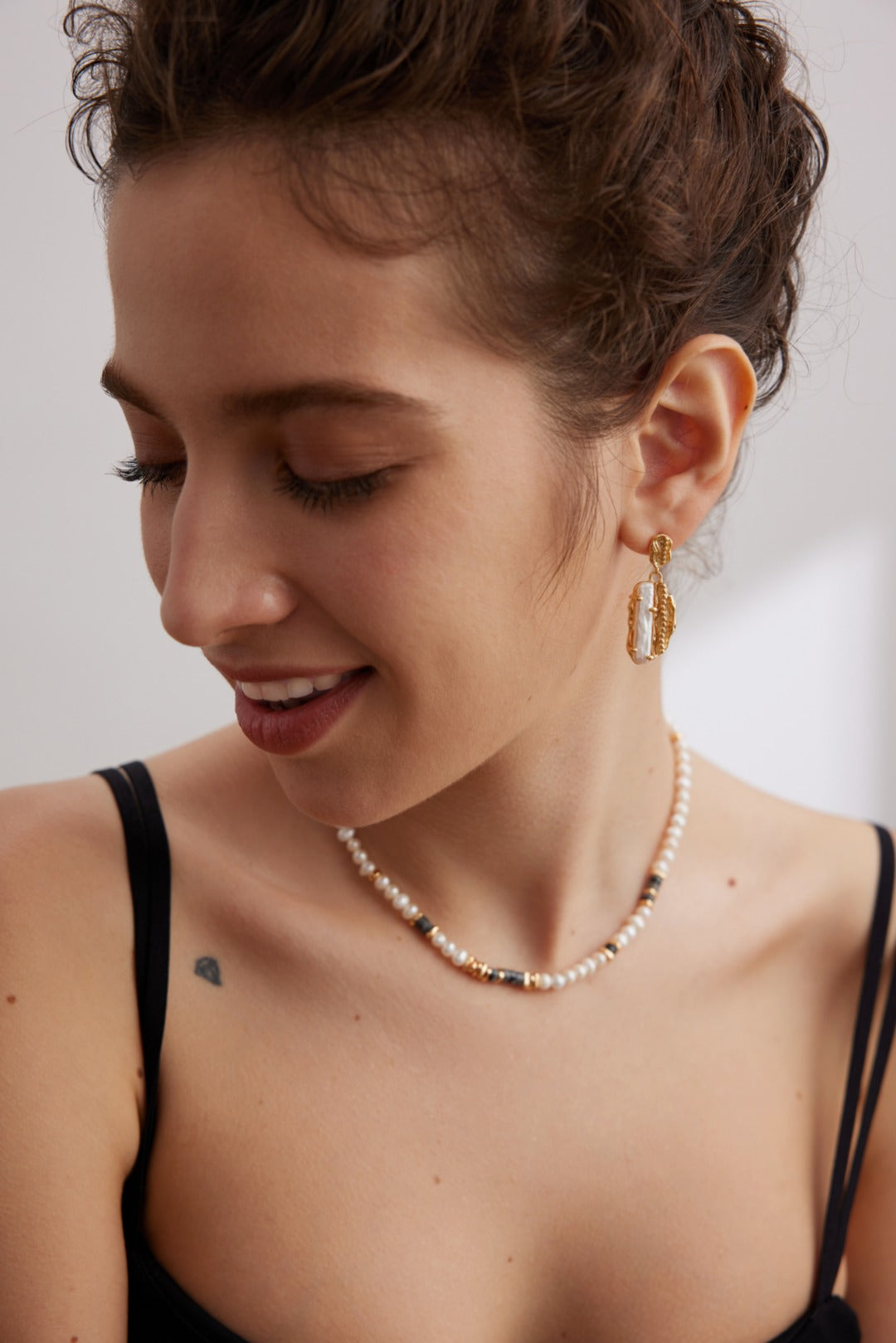 Noir Pearl Collar Necklace