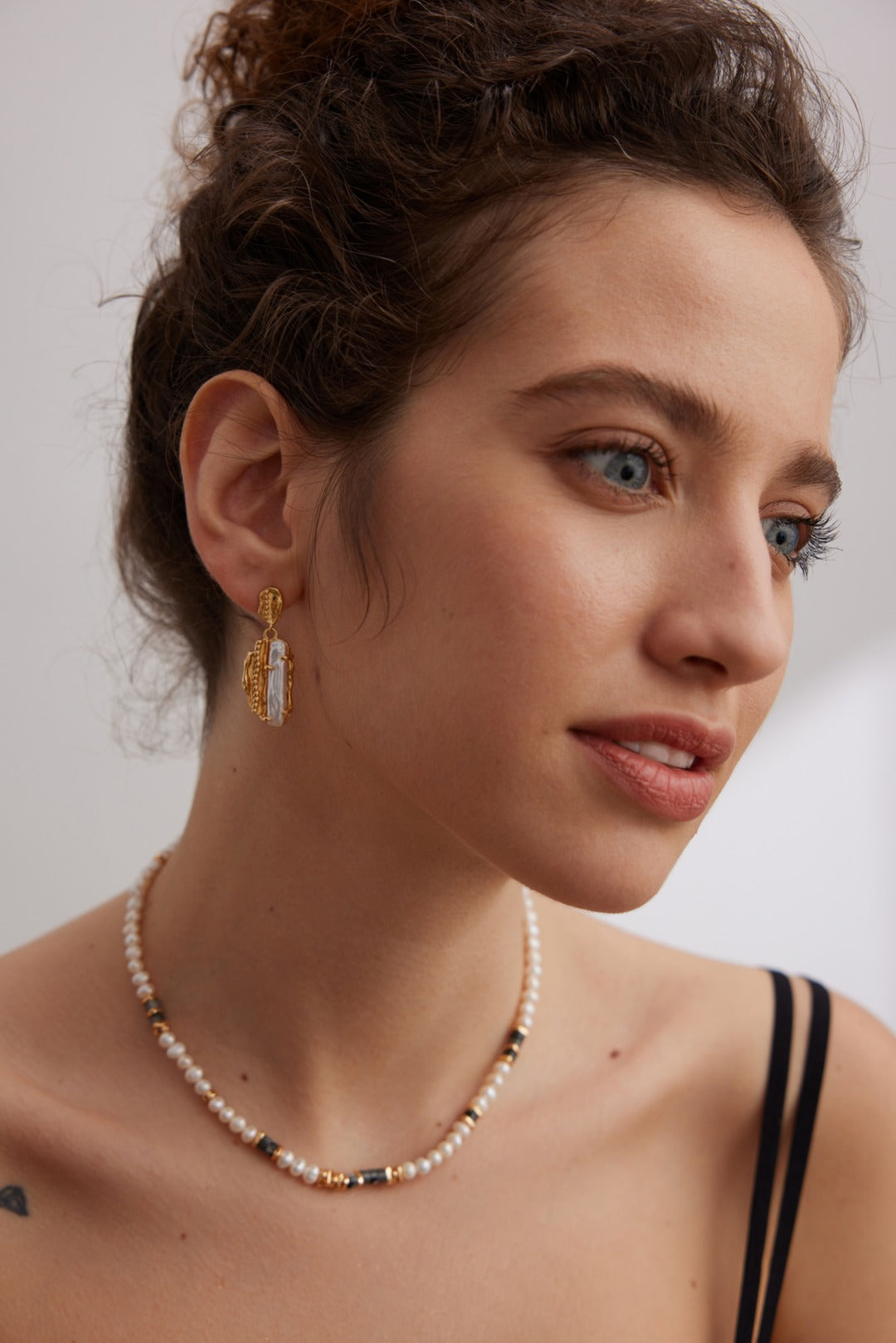 Noir Pearl Collar Necklace