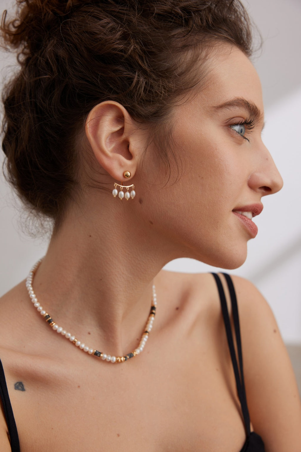 Noir Pearl Collar Necklace