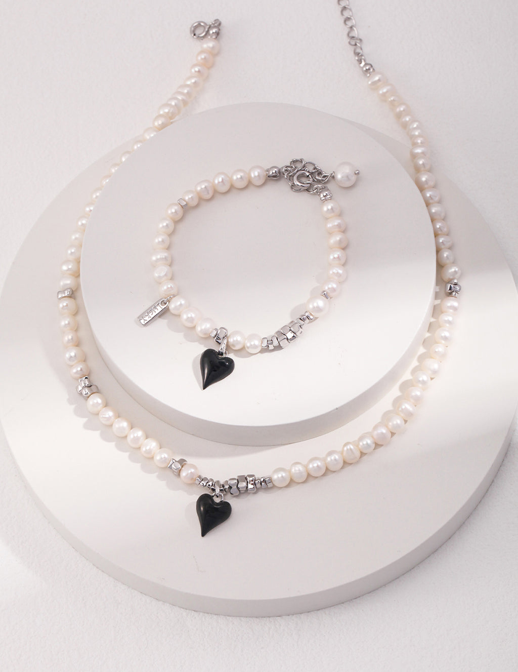 Noir Heart Pearl Necklace