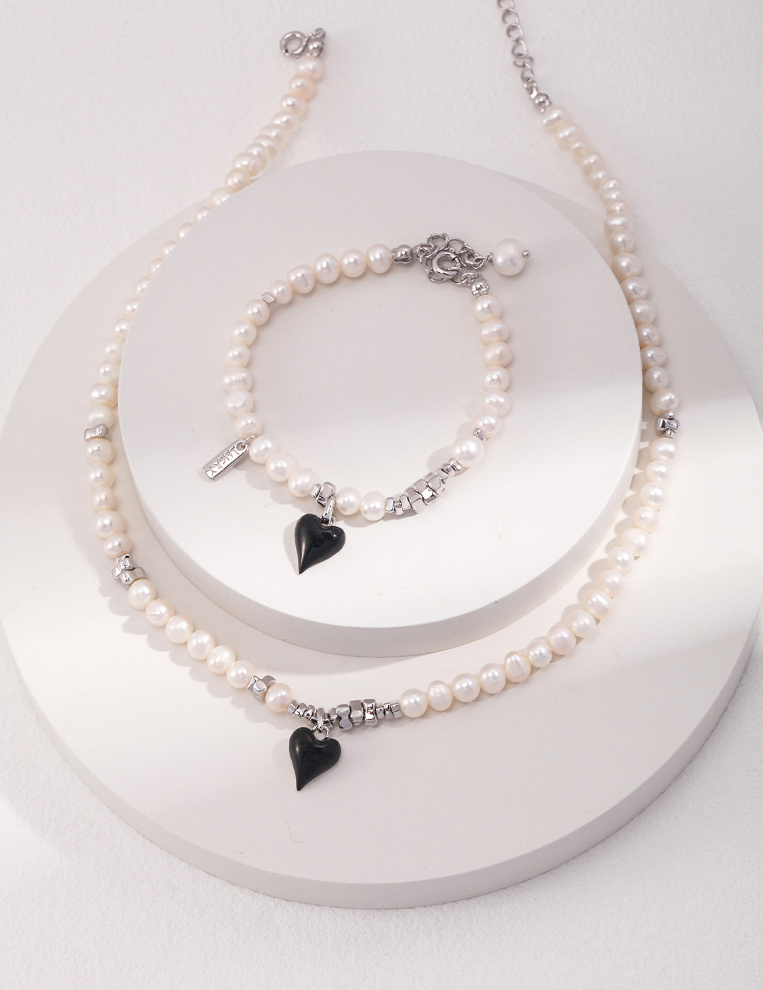 Noir Heart Pearl Necklace
