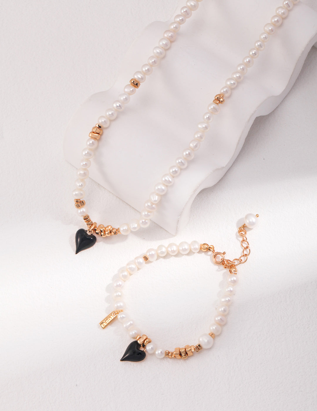 Noir Heart Pearl Necklace