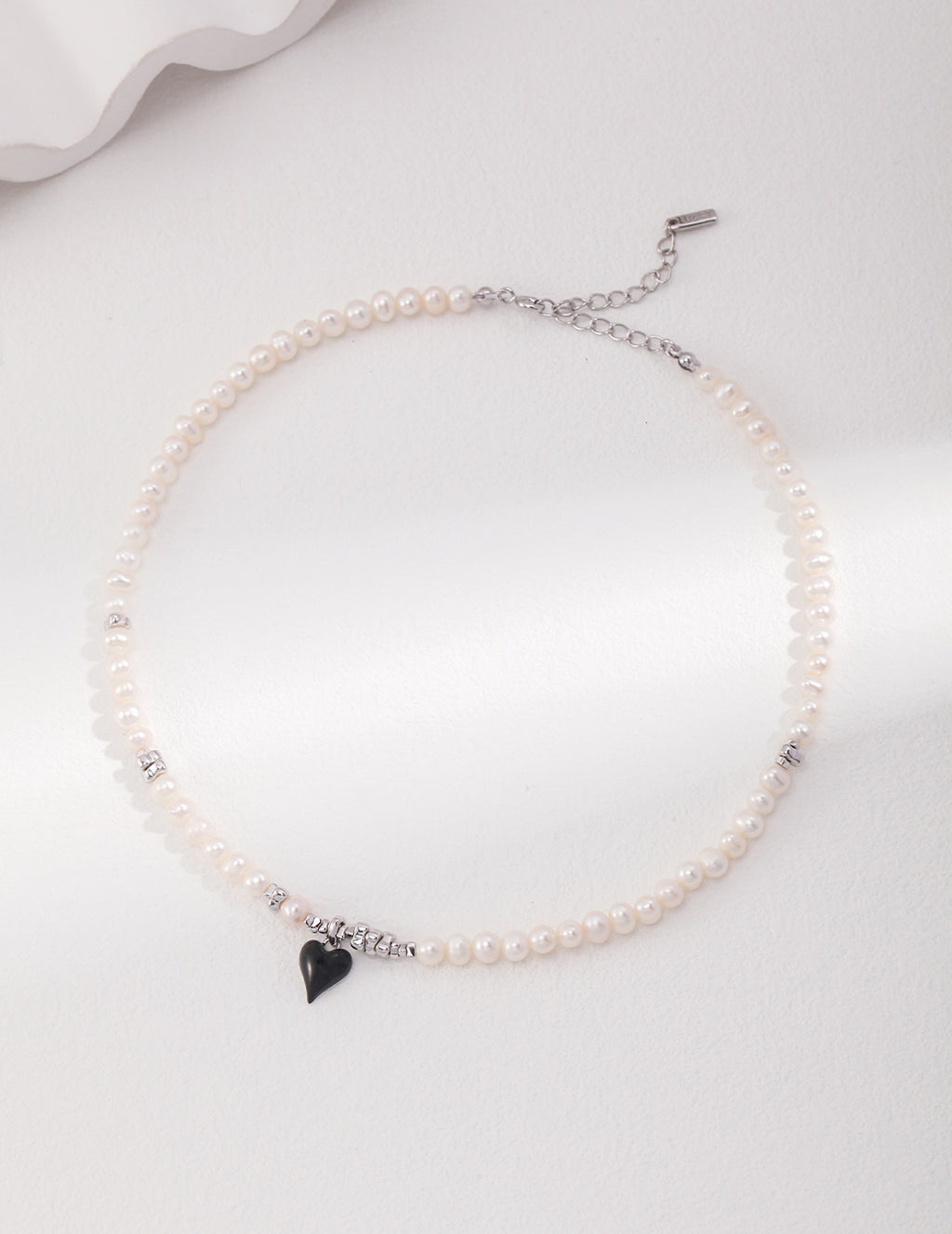 Noir Heart Pearl Necklace