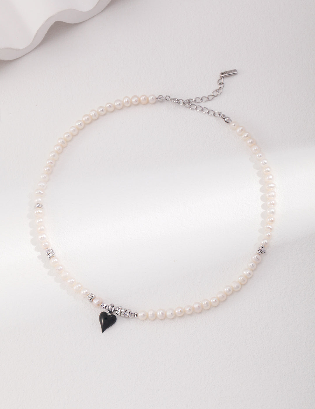 Noir Heart Pearl Necklace